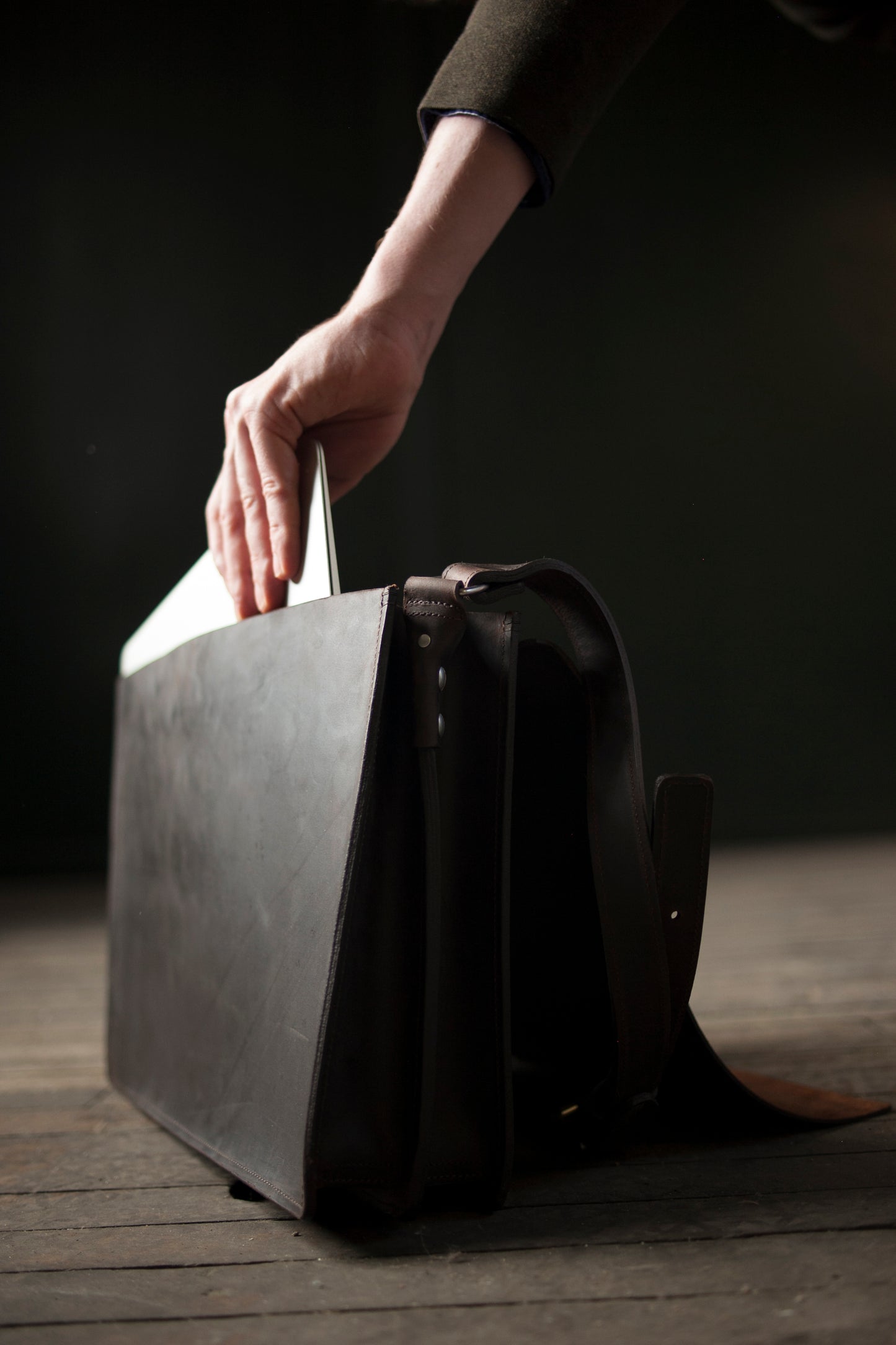 The Minimal - Dark Brown Crazy Horse Leather