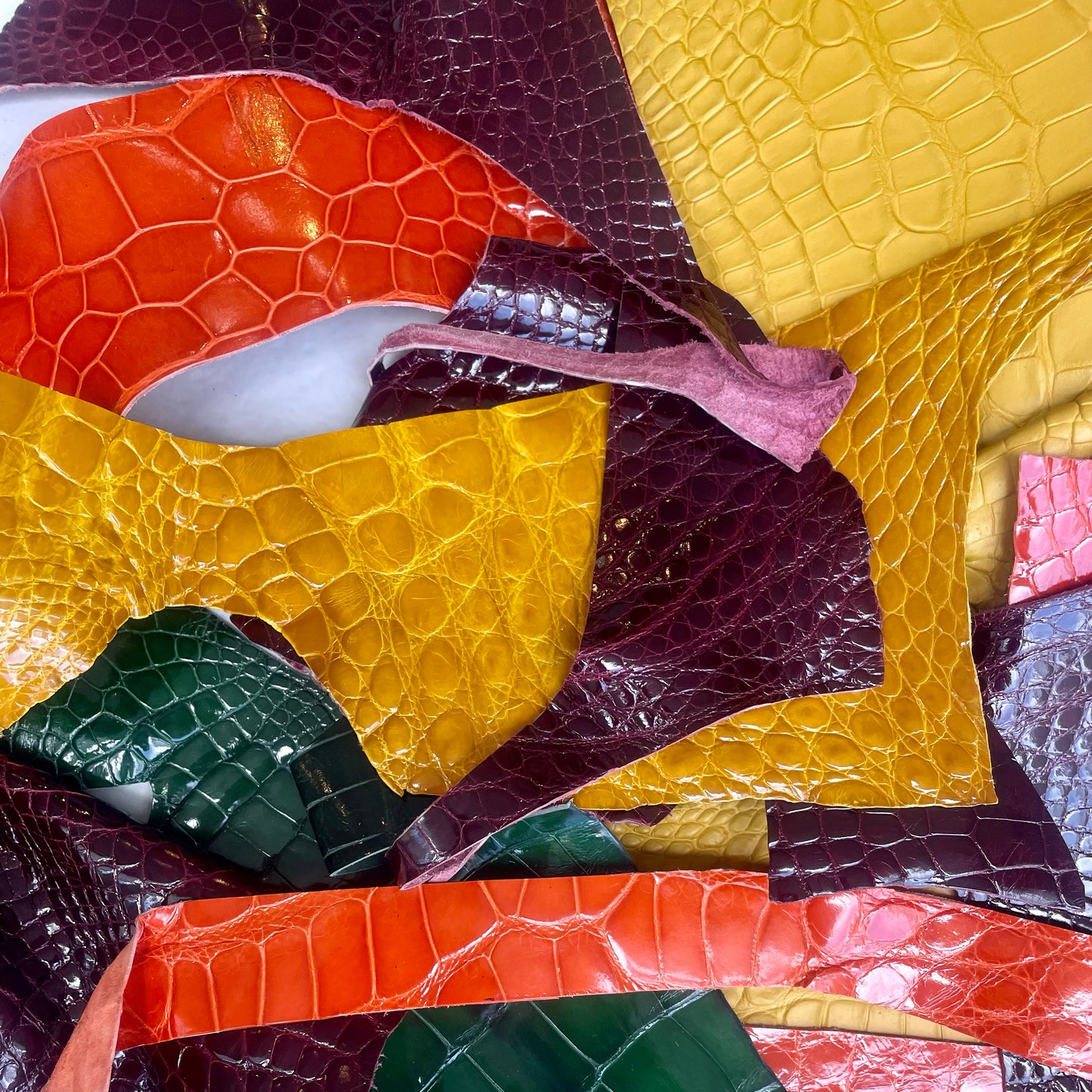 1 lb Mixed American Alligator Leather Scraps – Assorted Colors & Sizes