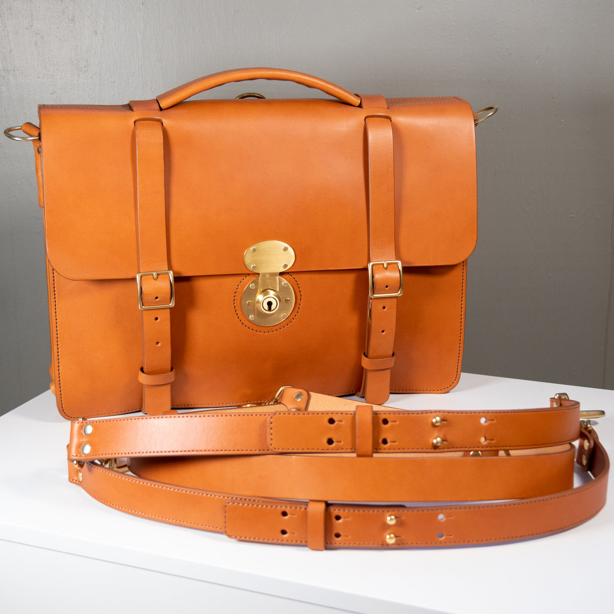Savoir Faire 3-in-1 backpack/briefcase/messenger - English Tan